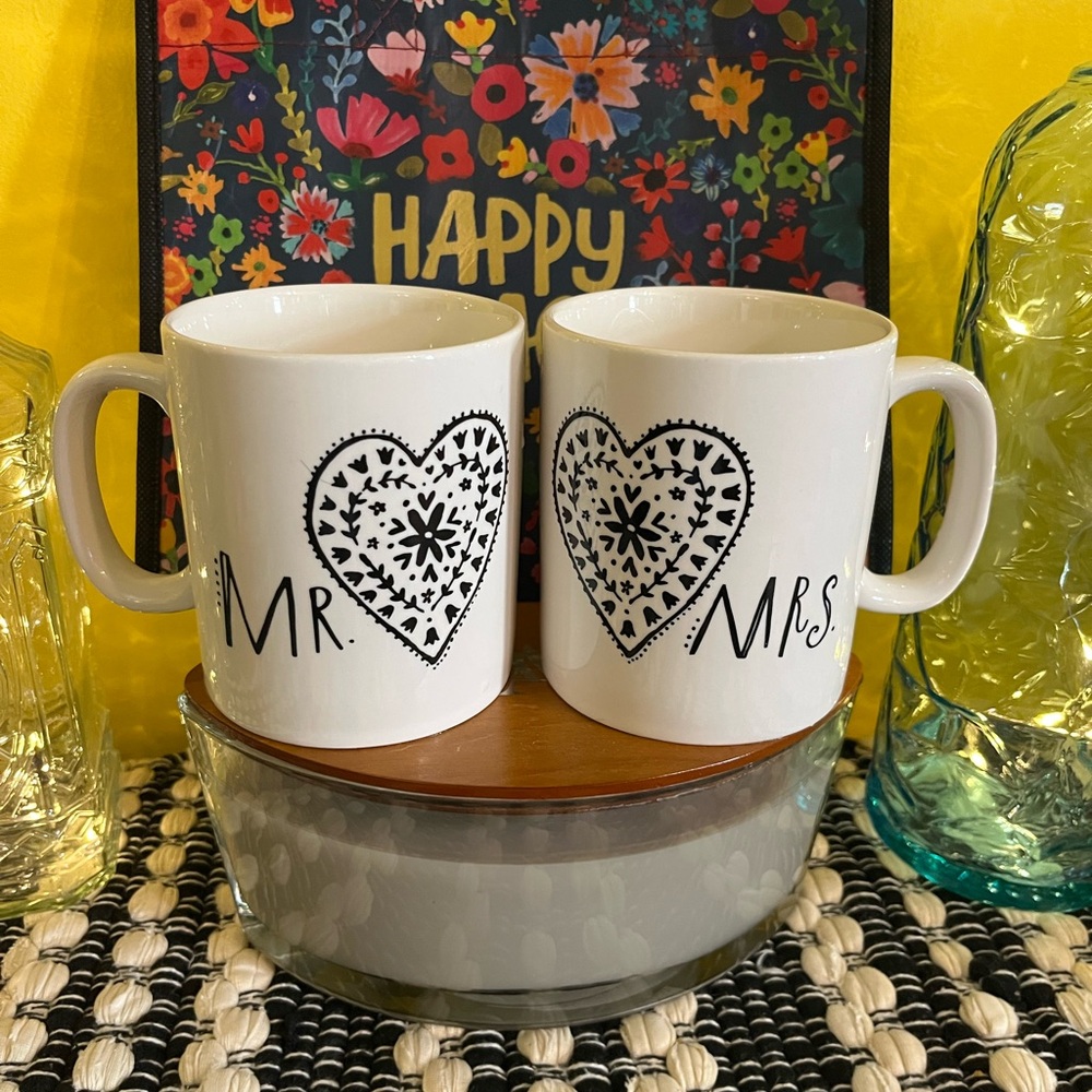NATURAL LIFE White and Black Heart Design Mugs for Mr. & Mrs.